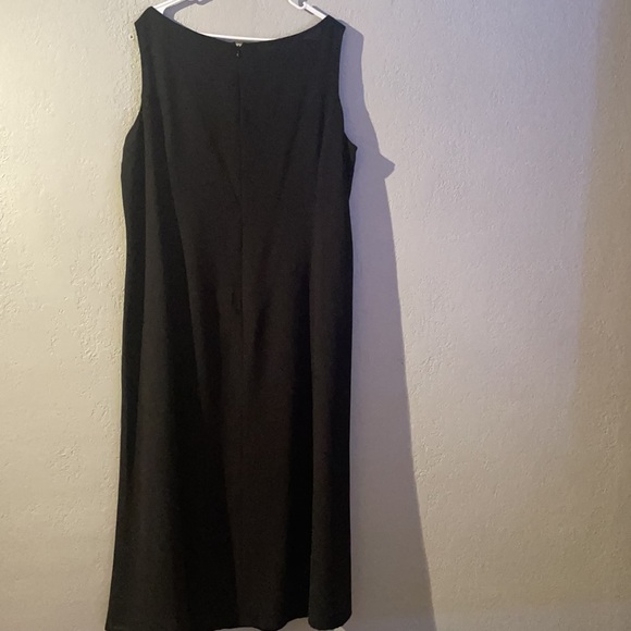 DANNY & NICOLE V NECK, SLEEVELESS DRESS - Picture 5 of 5